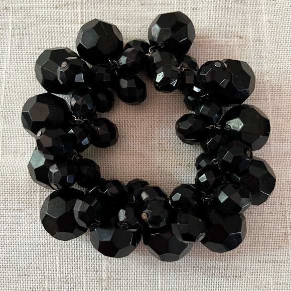 Elegant Black Beaded Bracelet - Picture 1 of 7